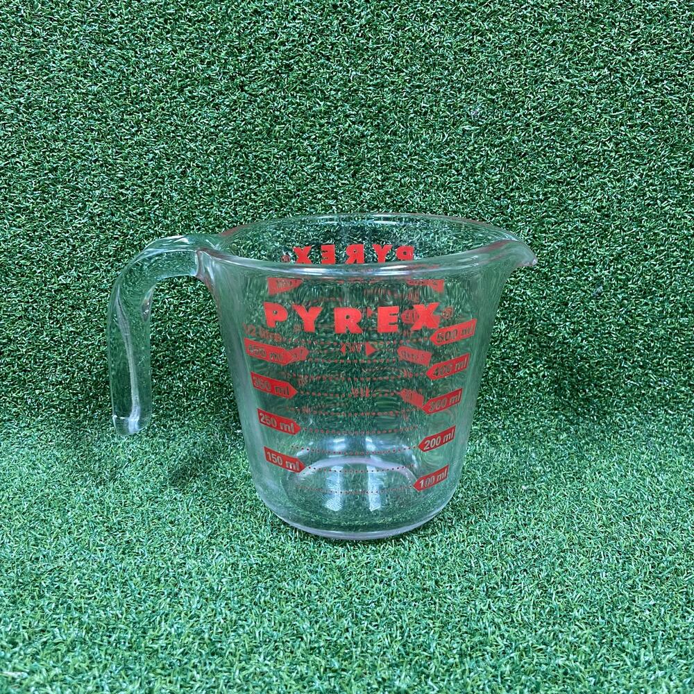 Pyrex 2 Cup Measuring Cup with Classic Red Lettering